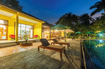 green bungalow garden resort