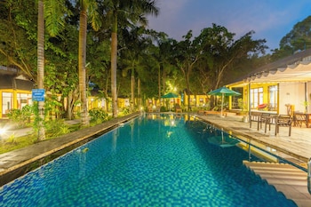 green bungalow garden resort