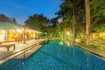 green bungalow garden resort