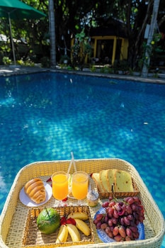 green bungalow garden resort