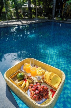 green bungalow garden resort
