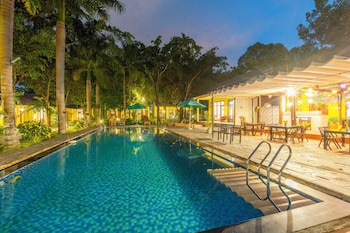 green bungalow garden resort