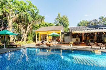green bungalow garden resort