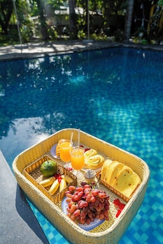green bungalow garden resort