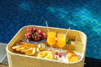 green bungalow garden resort