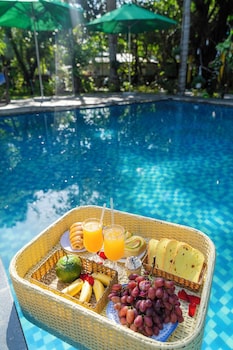 green bungalow garden resort