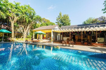 green bungalow garden resort