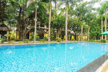 green bungalow garden resort