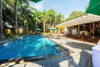 green bungalow garden resort