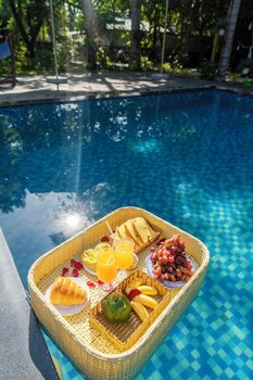 green bungalow garden resort