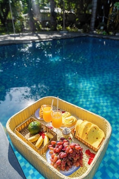 green bungalow garden resort