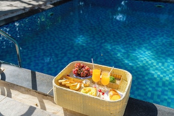green bungalow garden resort