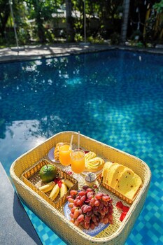 green bungalow garden resort