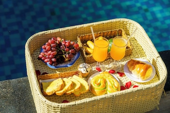 green bungalow garden resort