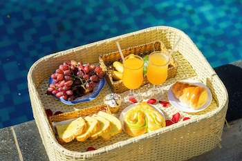 green bungalow garden resort