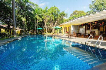 green bungalow garden resort