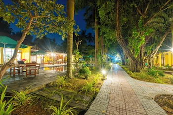 green bungalow garden resort