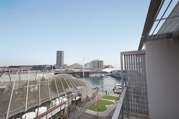 adina apartment hotel sydney darling harbour
