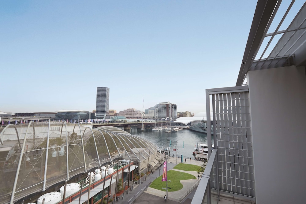 adina apartment hotel sydney darling harbour