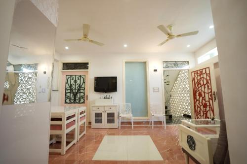 the collectors loft jaipur