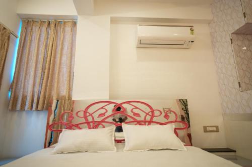 the collectors loft jaipur