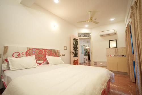 the collectors loft jaipur