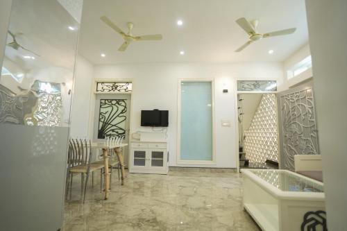 the collectors loft jaipur