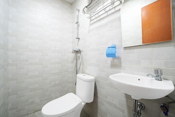 capital o 94914 kemayoran guest house