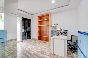 Capital O 94914 Kemayoran Guest House,,3 star