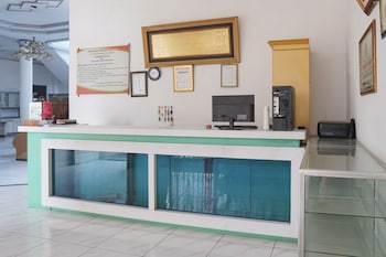 Collection O Near Universitas Negeri Padang Formerly Hotel Amra,,2 star