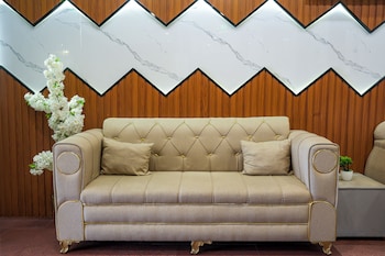 mg crown hotel 1