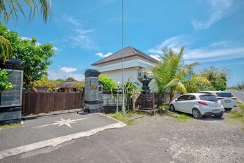 Moringa Pandawa Guest House,,2 star