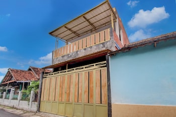 oyo 94920 house of elea minggiran