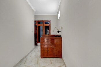 oyo 94920 house of elea minggiran