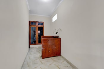 oyo 94920 house of elea minggiran