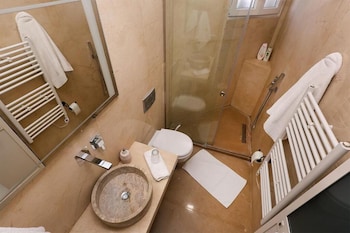 Hotel Familja,,3 star