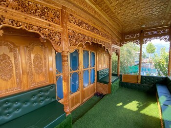 the apollo 11 heritage luxury houseboat