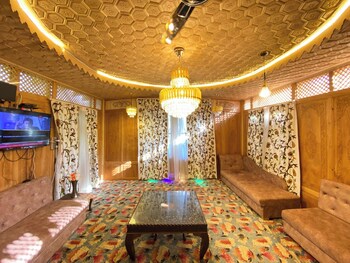 the apollo 11 heritage luxury houseboat