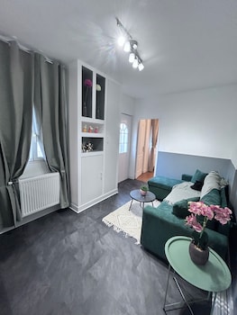 la maison de paris est calme et moderne