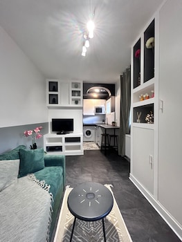 la maison de paris est calme et moderne