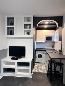 la maison de paris est calme et moderne