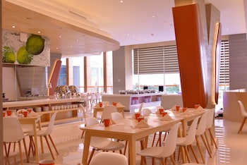 Harris Hotel & Conventions Bekasi,Jakarta>>Bekasi,4 star