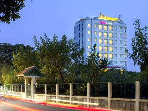 favehotel puri indah jakarta