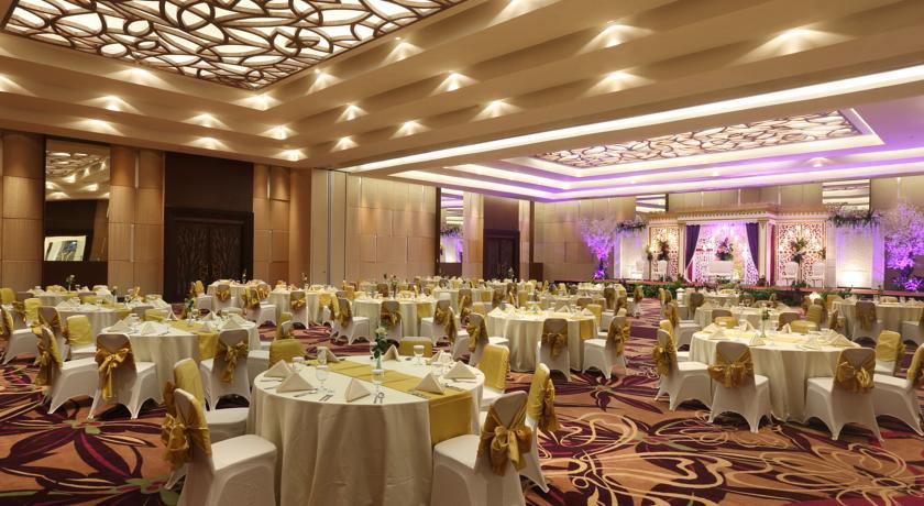 santika premiere kota harapan indah