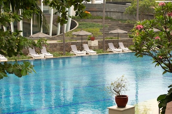 santika premiere kota harapan indah