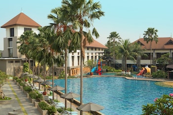 santika premiere kota harapan indah