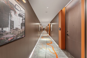 from k hotel guangzhou tianhe zhengjia plaza tiyuxi road metro station branch