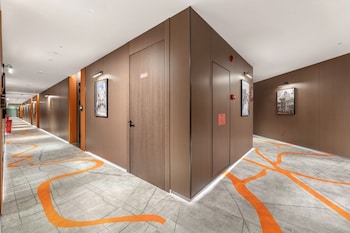 from k hotel guangzhou tianhe zhengjia plaza tiyuxi road metro station branch