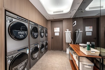 from k hotel guangzhou tianhe zhengjia plaza tiyuxi road metro station branch