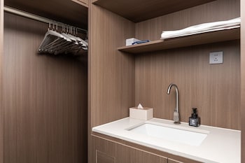 from k hotel guangzhou tianhe zhengjia plaza tiyuxi road metro station branch